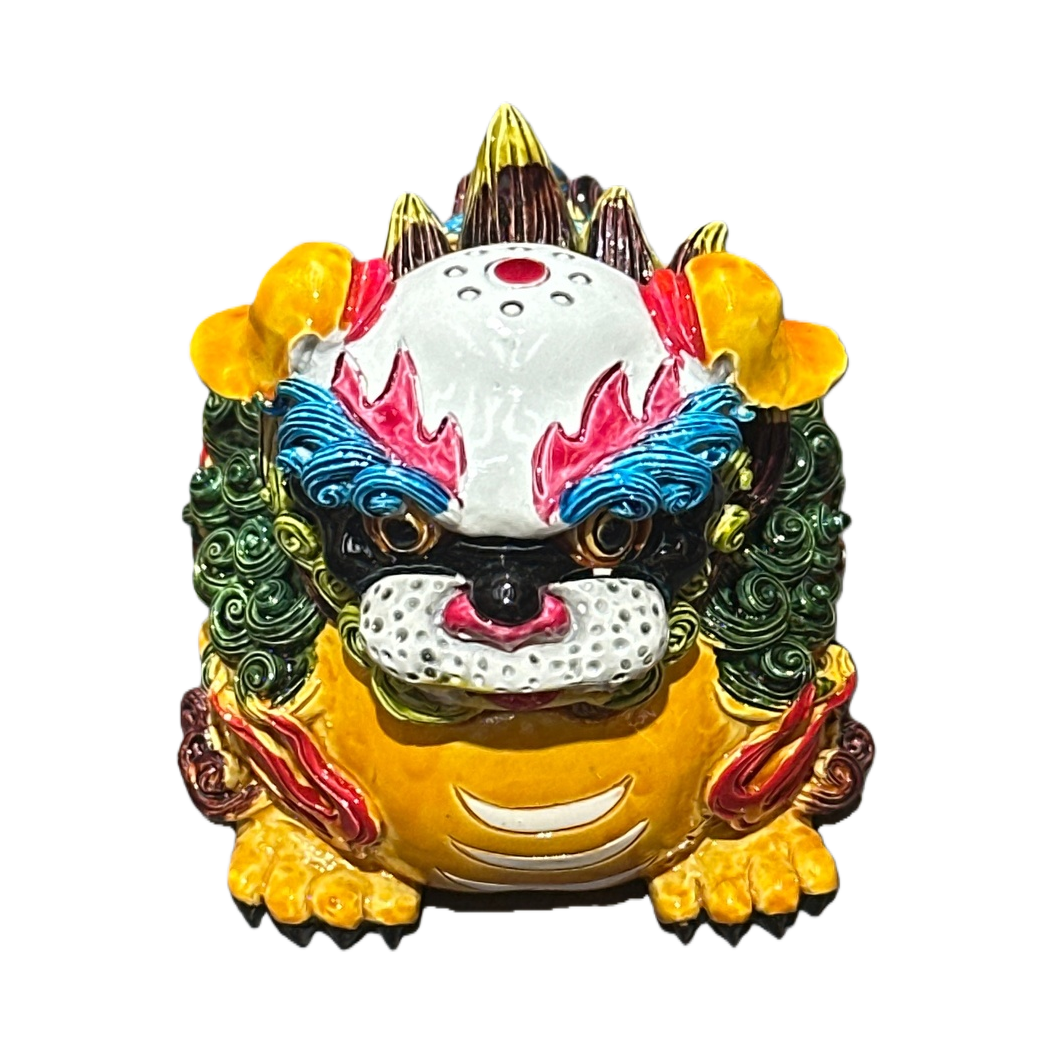 彩色陶瓷貔貅摆件白底实物图