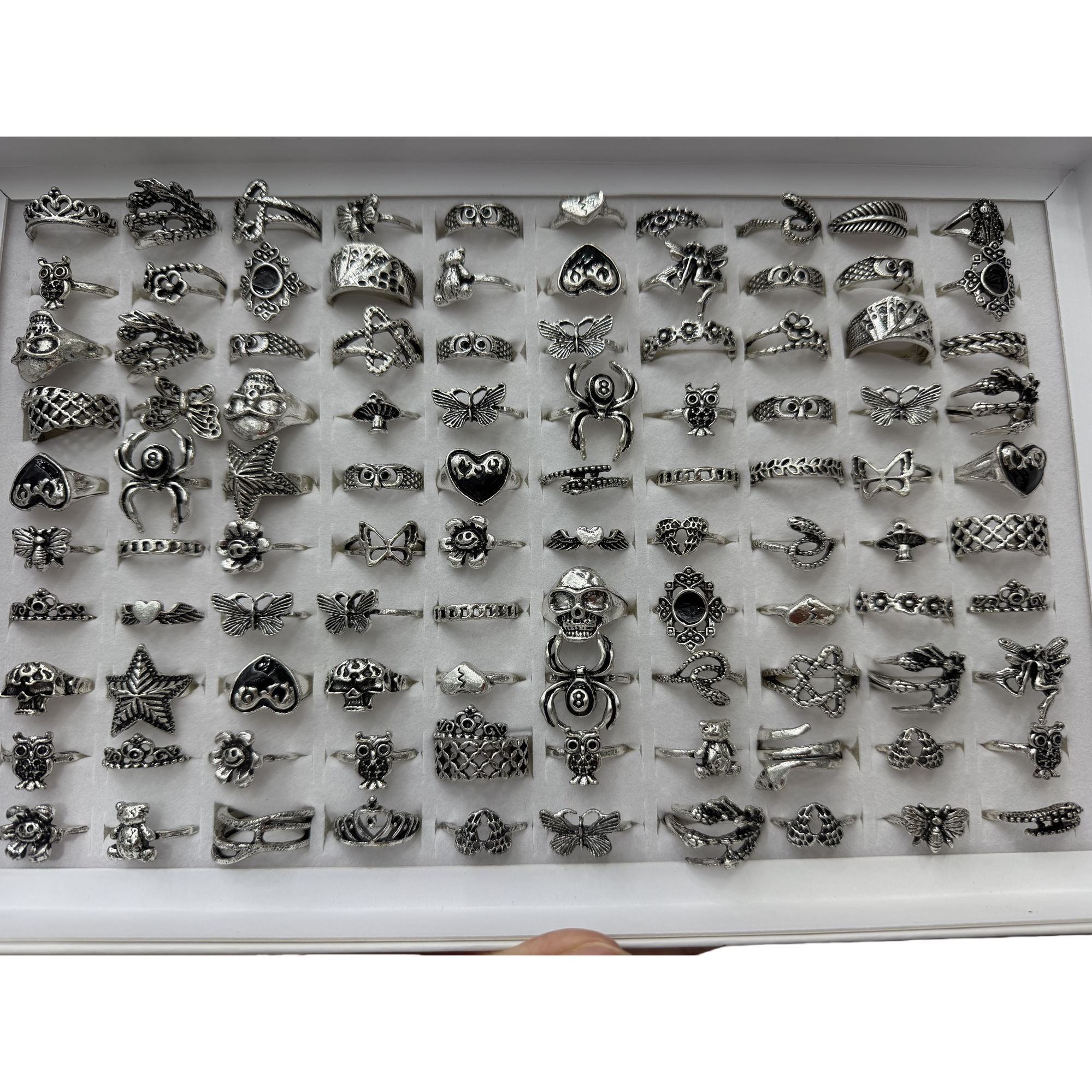 银色戒指陈列盒白底实物图