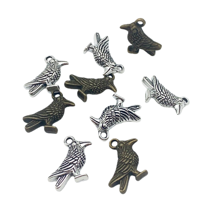 Exquisite metal pendant necklaces are simple, versatile, fashionable and trendy, making them a must-have gift for women