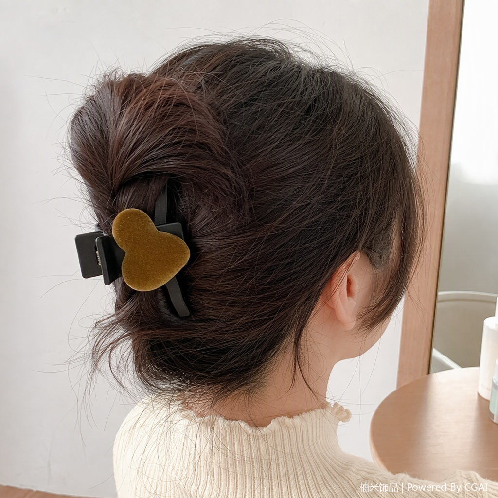Fashionable black hair clip, golden heart-shaped velvet decoration, simple and versatile hair accessory, hair clip, hair accessory for women details Picture