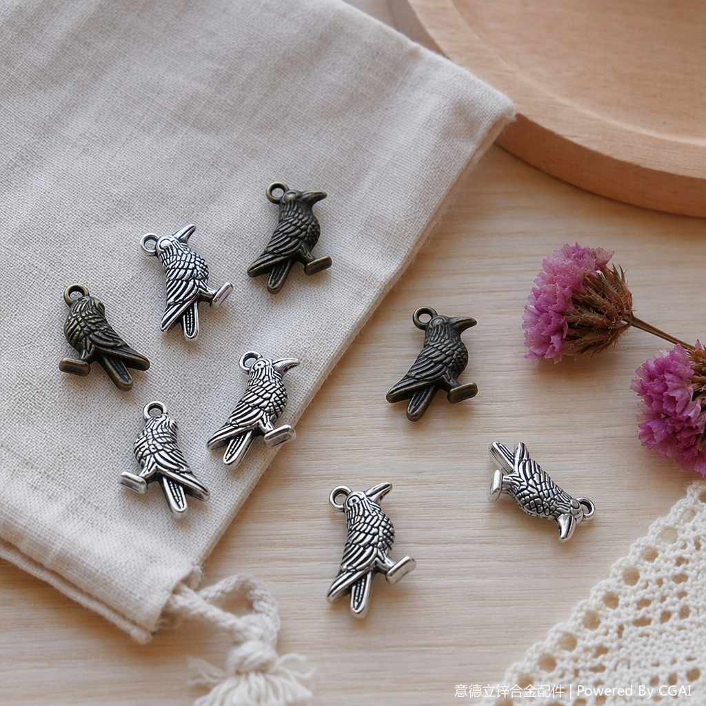 Exquisite metal pendant necklaces are simple, versatile, fashionable and trendy, making them a must-have gift for women Item Picture