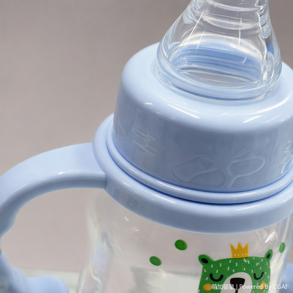 Blue double-handled baby bottle with green crown bear pattern, anti-drop and durable baby product, with straw, automatic handle, pp material 150ml Application Scenario