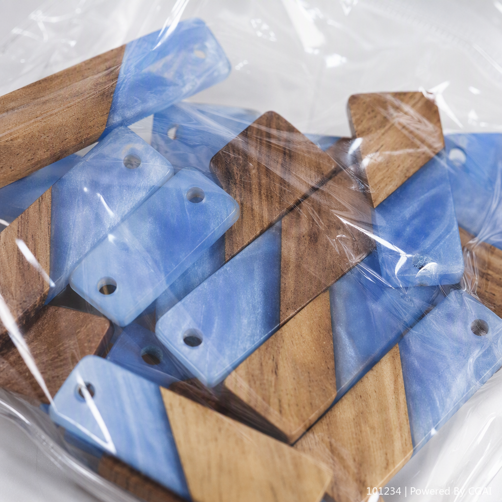 Transparent plastic bags for storing long, spliced blue wood pendants, accessories, hanging ornaments and other items Application Scenario