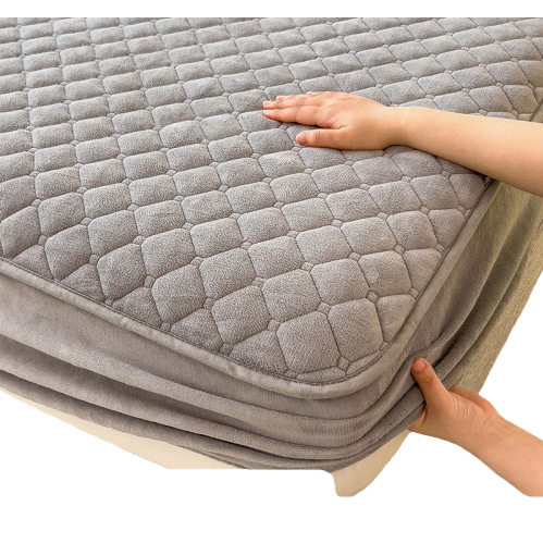 Grey diamond-patterned quilted quick-heating milk velvet bed cover multi-piece set, polyester taeff comfortable and warm bedding combination Item Picture