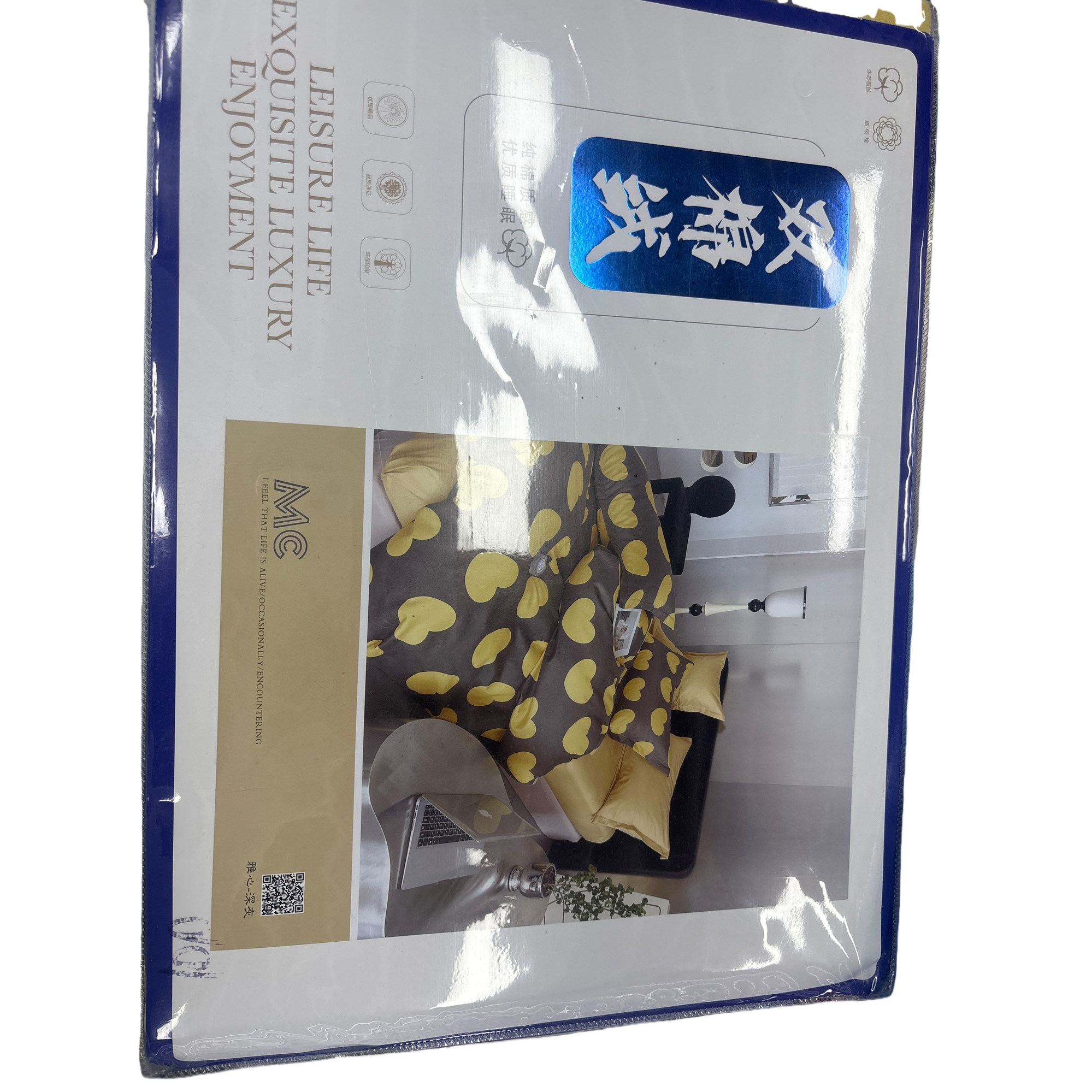 A four-piece bedding set with a grey background and yellow heart-shaped pattern, a warm and comfortable home bedding combination Item Picture