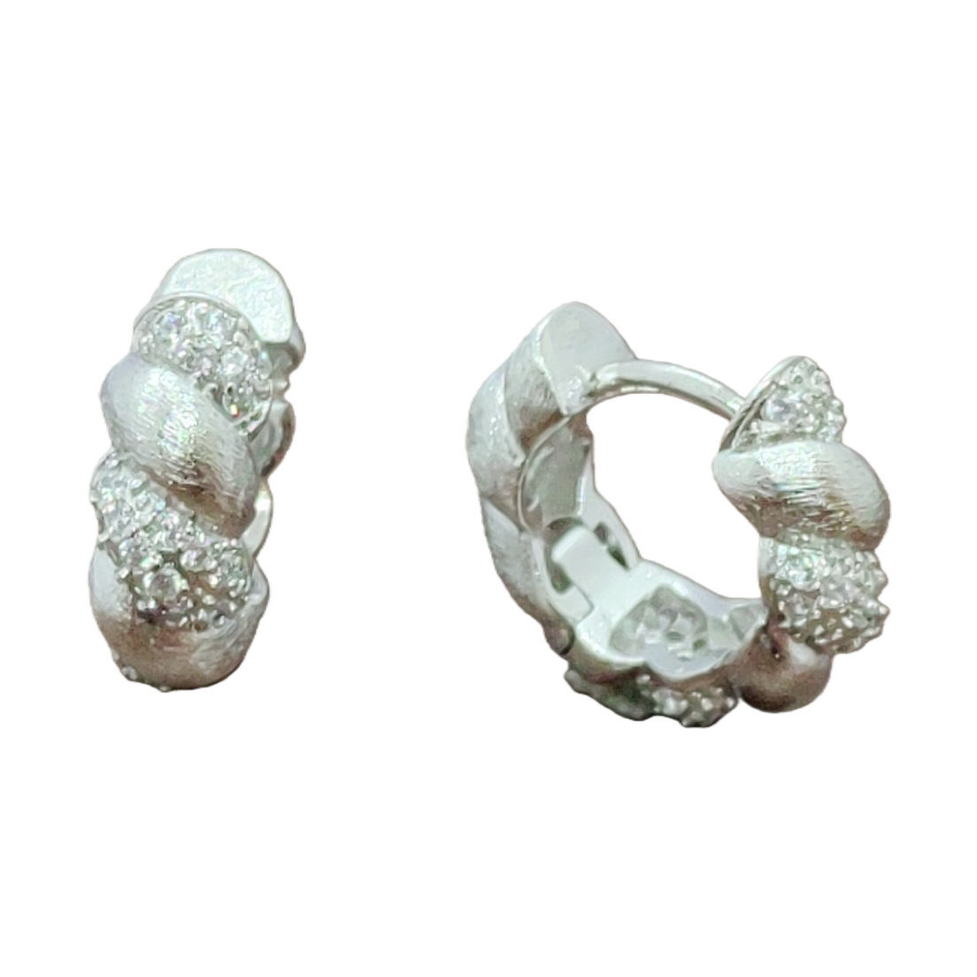 ان الاذن المصنوعة من المعدن الراقي المقوَّس والمثاقب، والملصق بأقراط عصرية ملائمة للاجتماعات اليومية details Picture