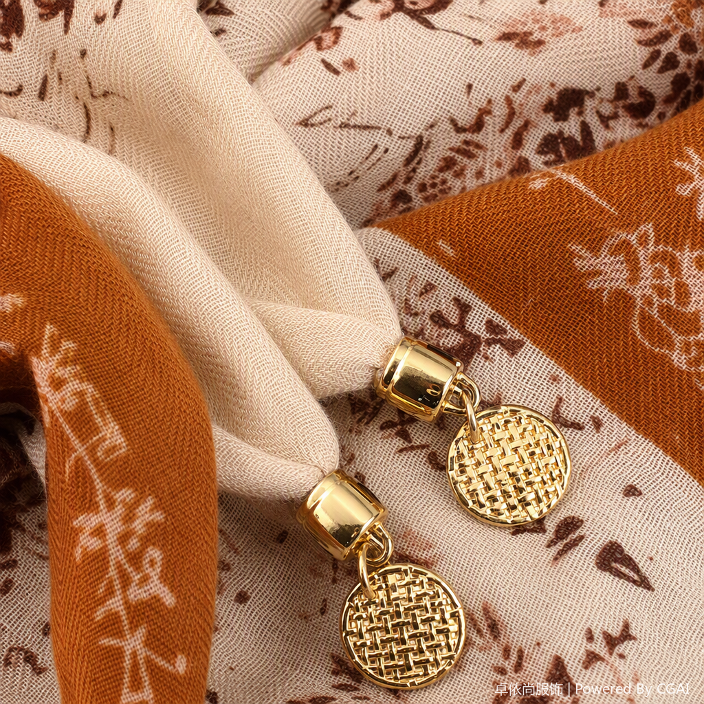 Beige marrón estampado cuadrado pañuelo con flecos dorados decoración elegante versátil moda mujer chal accesorios Application Scenario