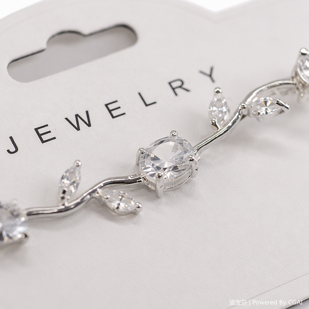 The silver vine-shaped diamond-encrusted bracelet is a fashionable, versatile and exquisite lady's jewelry gift for your girlfriend Application Scenario