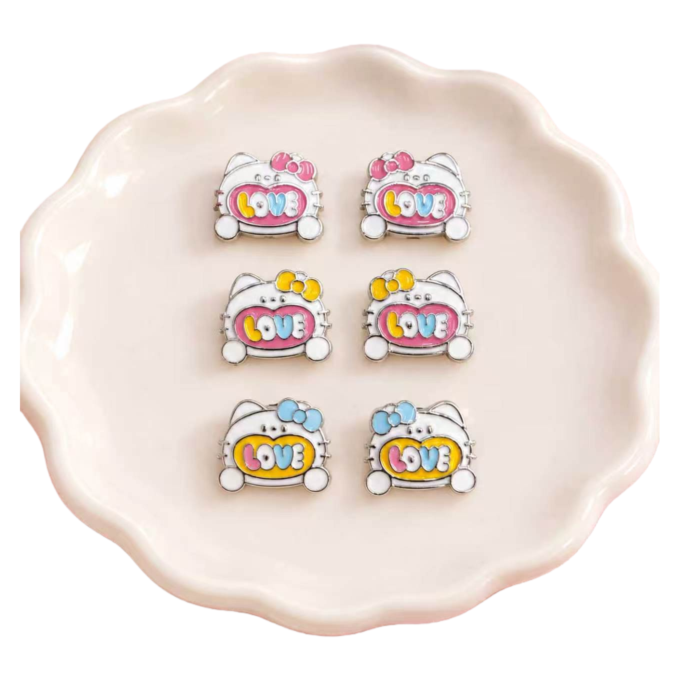 六枚彩色LOVE字样Hello Kitty造型胸针时尚百搭个性饰品礼品收藏白底实物图