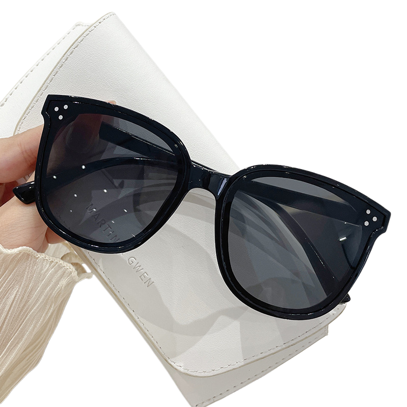 Fashionable polarized sunglasses for men and women, trendy UV protection polarized glasses, driving sunglasses, casual sunglasses Application Scenario