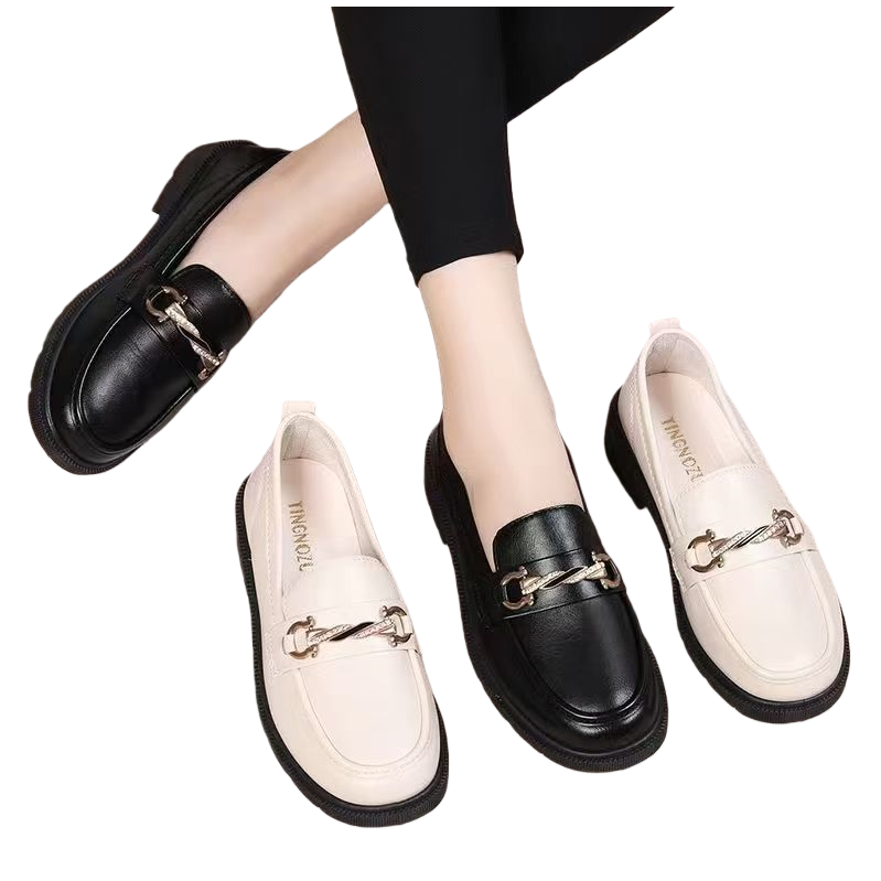 Fashionable black and white patchwork loafers, women's casual shoes, versatile and comfortable outfit display Item Picture