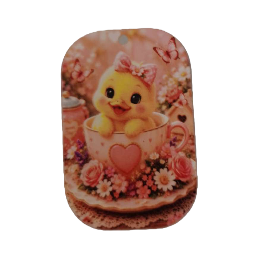Adorable pequeño pato amarillo dibujos animados adornos colgantes corazón rosa tazas de té accesorios adorables decoraciones creativas regalos para niños Item Picture