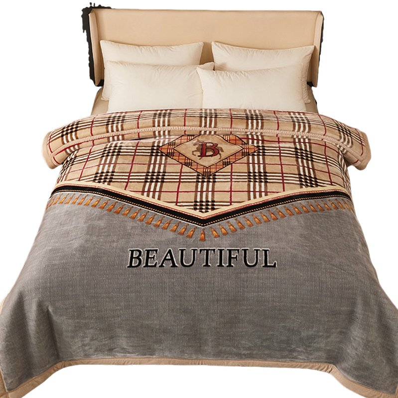 The checkered patchwork velvet blanket bedding set is soft, warm and available in multiple colors. It is a home blanket cover combination Item Picture