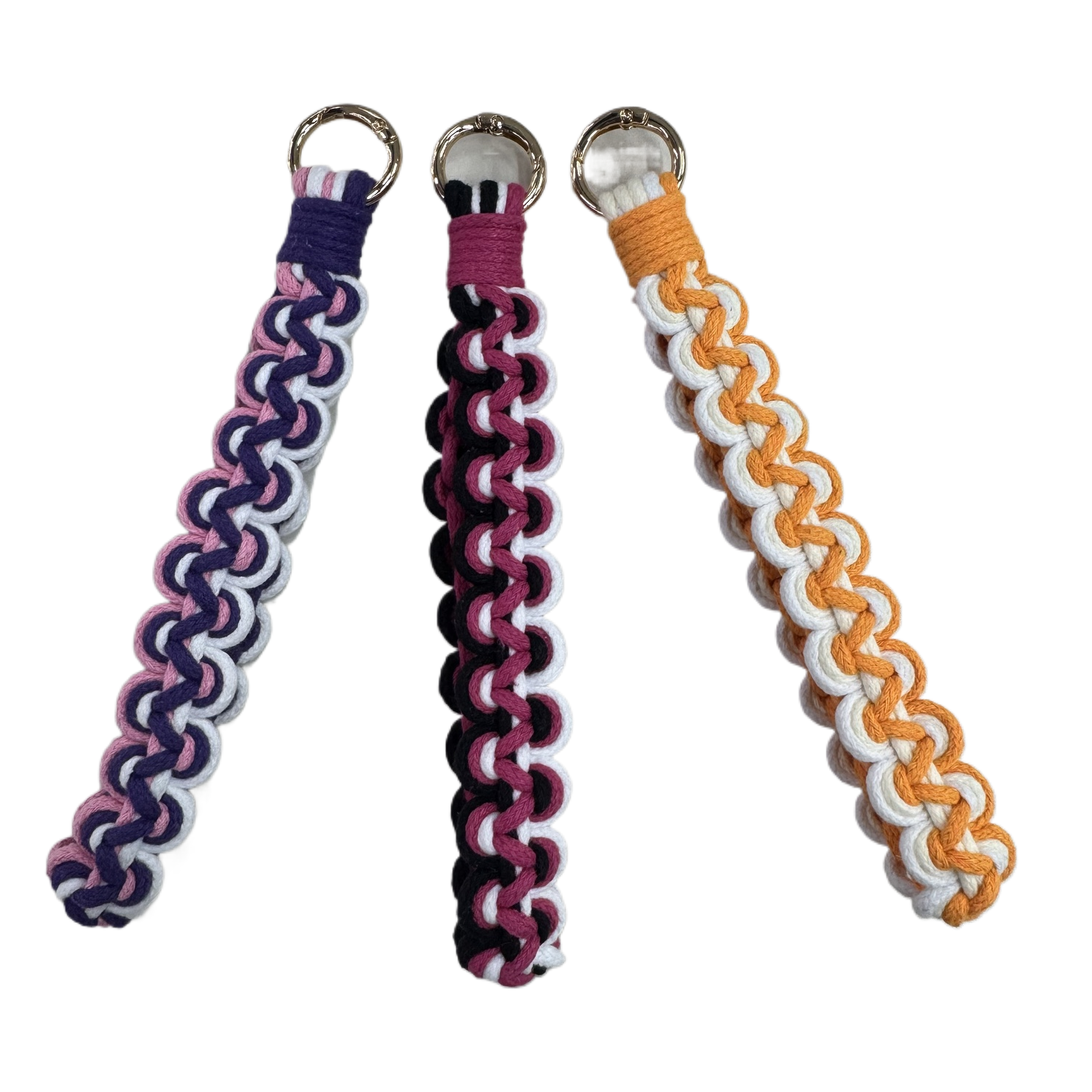 手工编织绳手链饰品三款编织手绳，色彩搭配时尚，金属扣环点缀，手工质感十足，潮流配饰新选择。