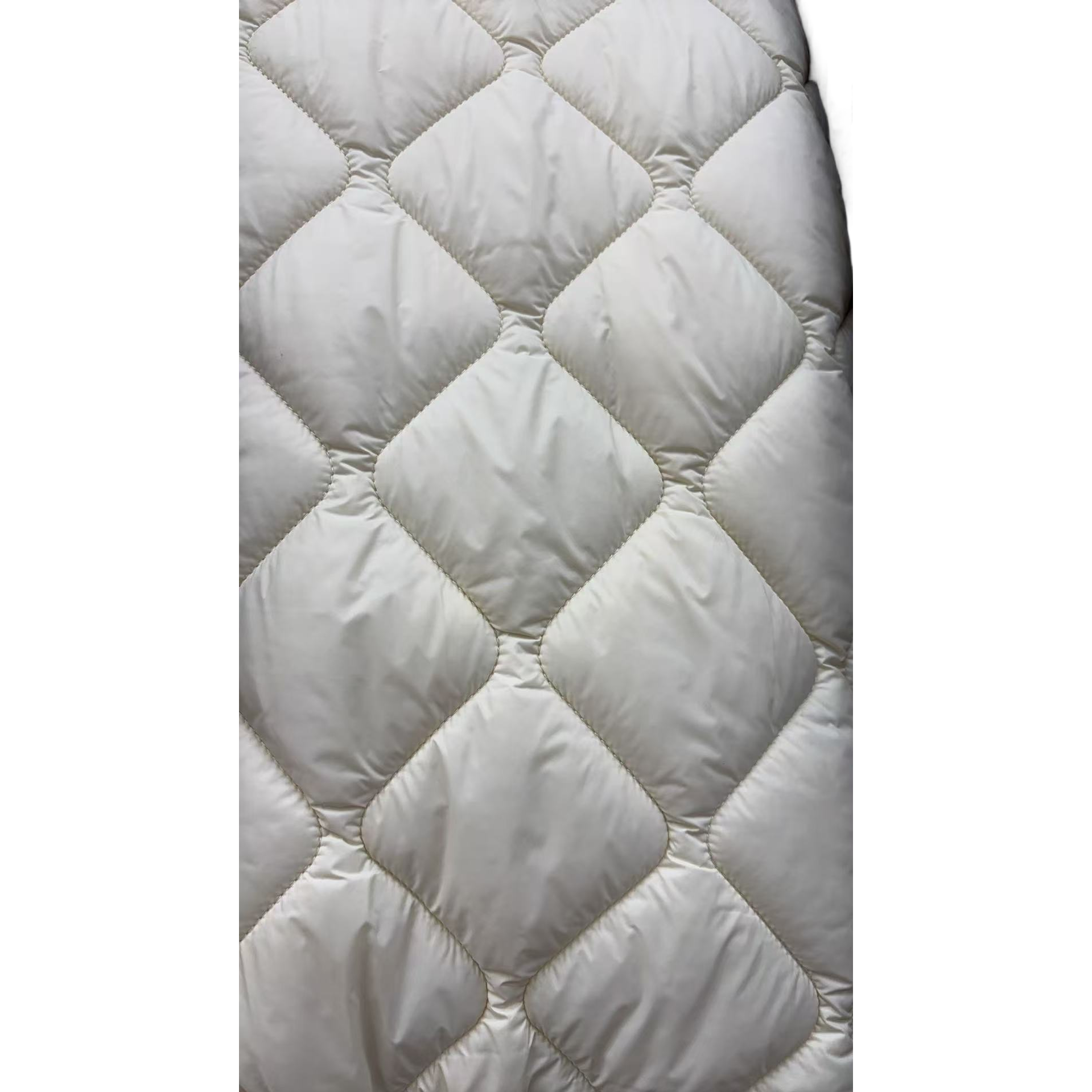 Quilted fabric in warm white pic 6