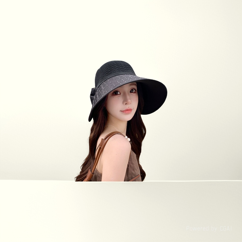 A popular online celebrity diamond-encrusted wide-brimmed sun hat with a bow that shows off the face. A small black rubber UV protection hat that can be tied into a ponytail Application Scenario