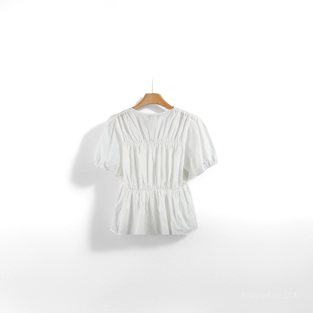 A comfortable and versatile white short-sleeved casual shirt for women Item Picture