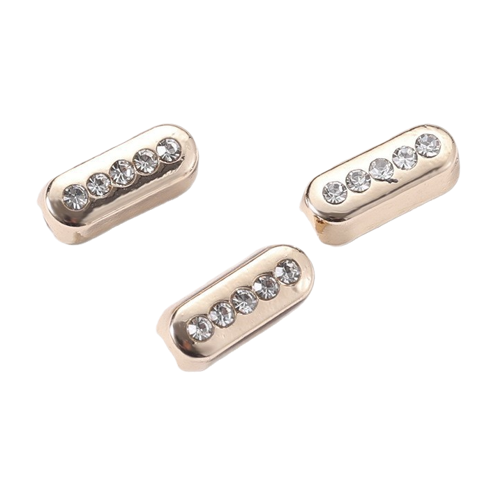 Factory direct supply of alloy nameplates, clothing accessories, hand-sewn oval diamond buttons, decorative buttons, clothing, shoes, hats and bags Application Scenario