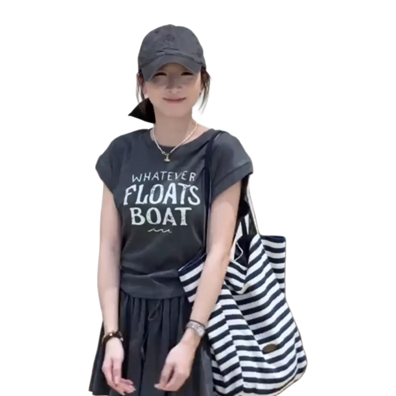 A super cool short-sleeved T-shirt set for women in summer, with a unique and beautiful Korean style. A two-piece short skirt set Item Picture