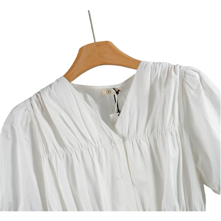 A comfortable and versatile white short-sleeved casual shirt for women Application Scenario
