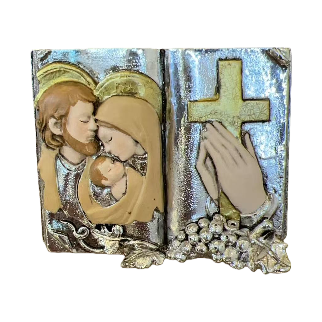 A scripture pendant of the Holy Family of the Virgin Mary Jesus Item Picture