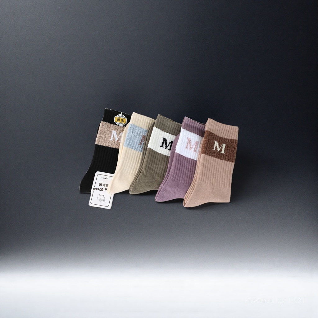 五双字母M图案袜子 黑色米色灰色紫色粉色 白色背景