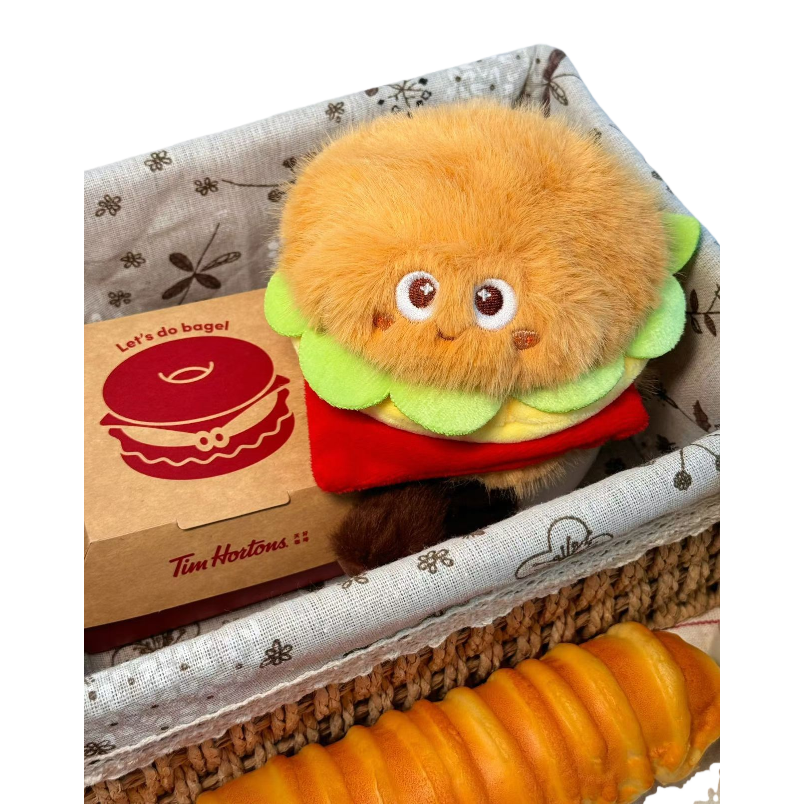 Original cute hamburger, palm treasure, French fries pendant, plush toy, table companion, figurine, hot dog, birthday cake Item Picture