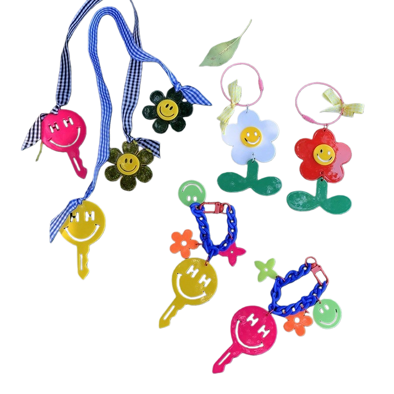Korean niche ins sunflower key flower acrylic pendant, new bag accessory, pendant for men and women Item Picture