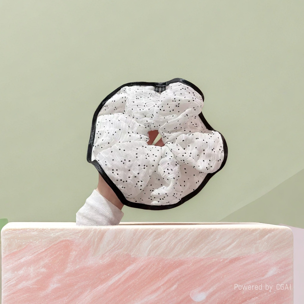 The large intestine hair band, square scarf and hair accessory have a velvet texture. The wide version makes the face look small and soft without constricting the hair Specification image