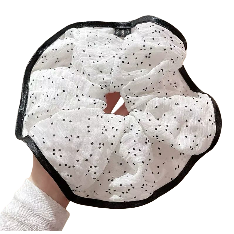 The large intestine hair band, square scarf and hair accessory have a velvet texture. The wide version makes the face look small and soft without constricting the hair Item Picture