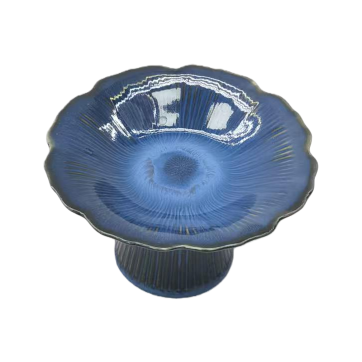 The main body of the blue ceramic high-footed plate is a combination of small celadon tea sets and wine sets