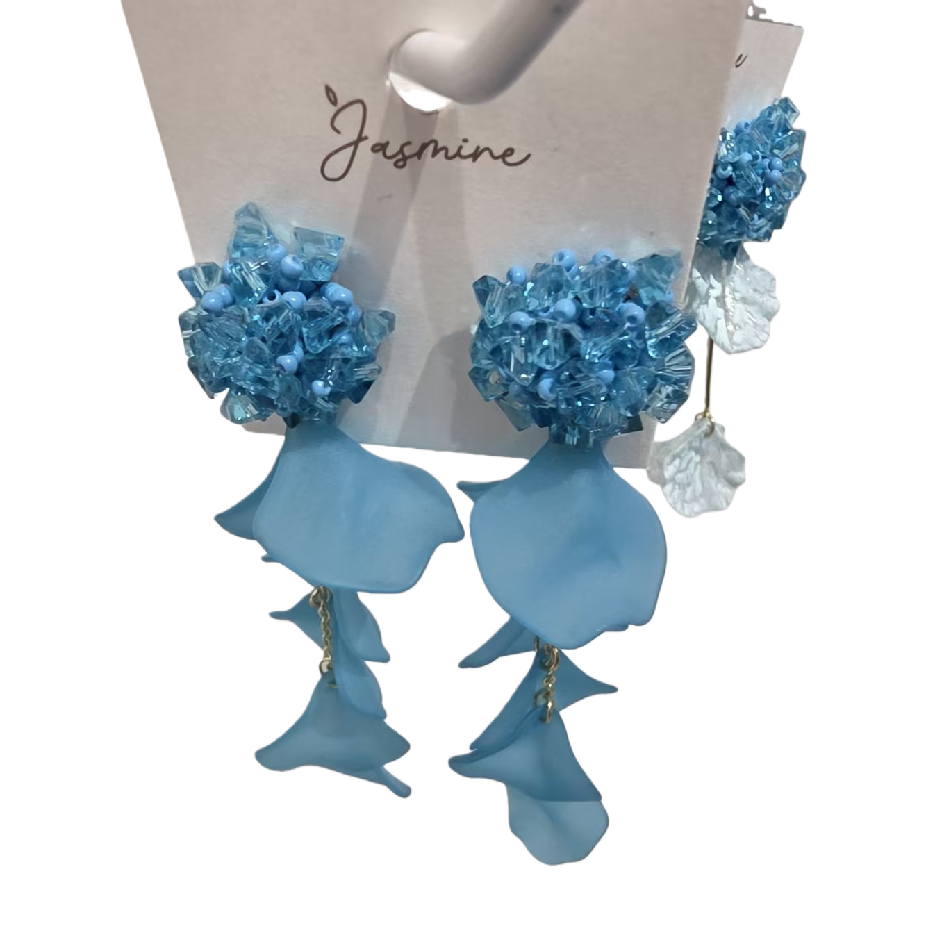 Blue flower-shaped earrings are a fashionable accessory that can cover white hair
