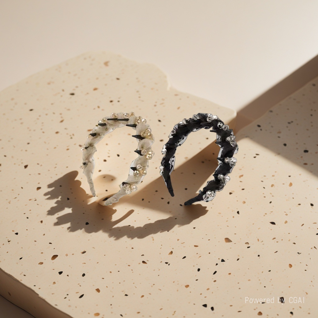 The two-color elegant pearl headband is a Hanfu headwear with a toothed design and delicate craftsmanship, creating an atmosphere Application Scenario