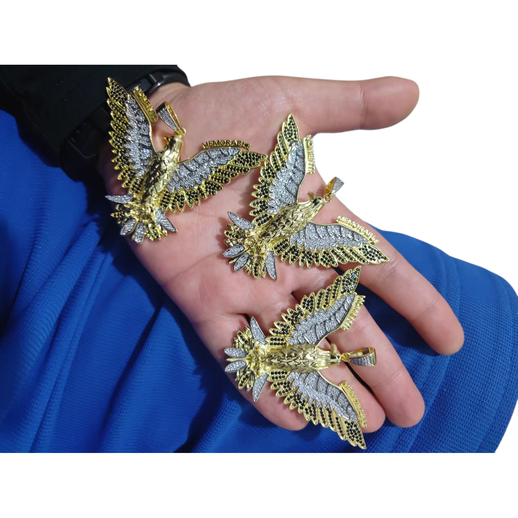 The main body of the golden flying eagle diamond-encrusted pendant is decorated with fruit shells Item Picture