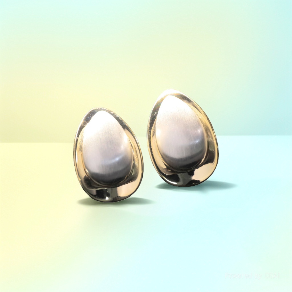 New S925 silver needle copper plated with real gold stud earrings exude a French retro and elegant charm for women. 213901573 Application Scenario
