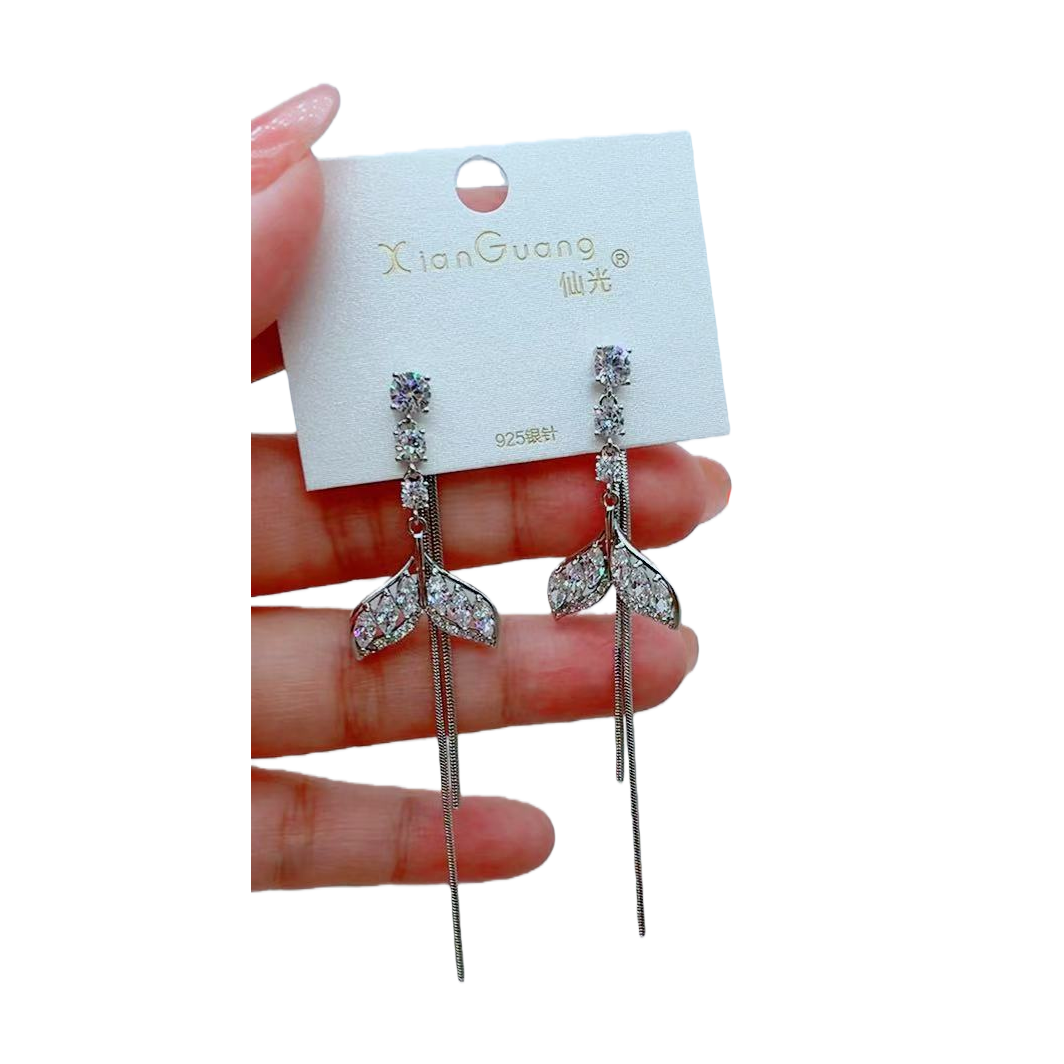 Silver leaf-shaped tassel earrings, vintage accessories, stud earrings, silver needle earrings Item Picture