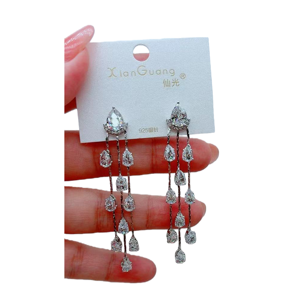 الأقراط الفضية المتدفقة من القرط Item Picture