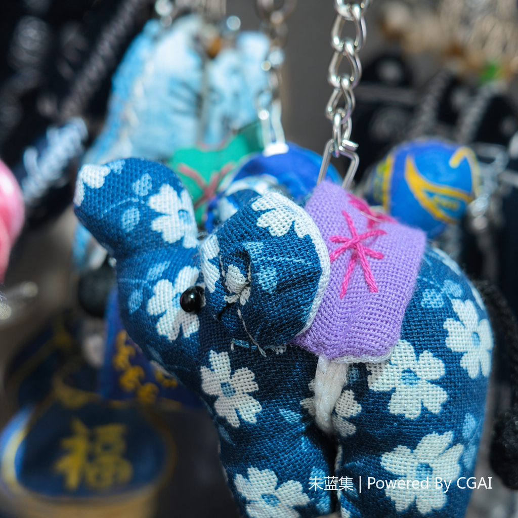 Blue floral fabric elephant keychain, ocean-style figurine, Zootopia necklace lock Application Scenario
