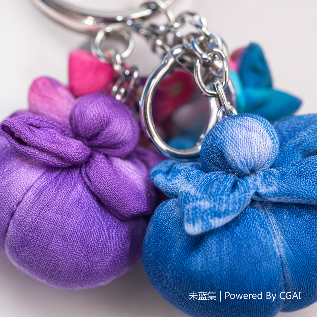 Blue tie-dyed fabric keychain Application Scenario