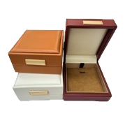 Brown white leather European-style wooden velvet metal jewelry box, women's special jewelry bag Item Picture