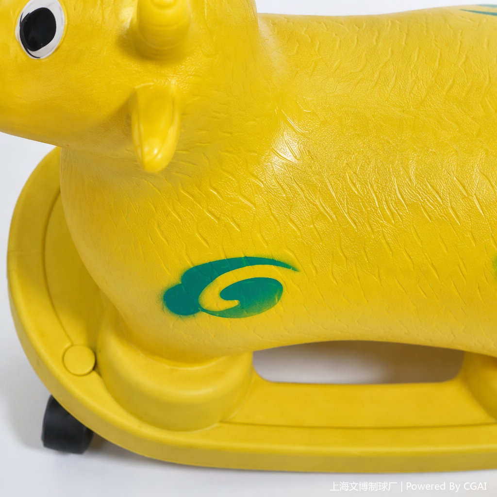 Yellow inflatable toys, cows, other inflatable toys, indoor and outdoor children's play Inflatable toys Application Scenario