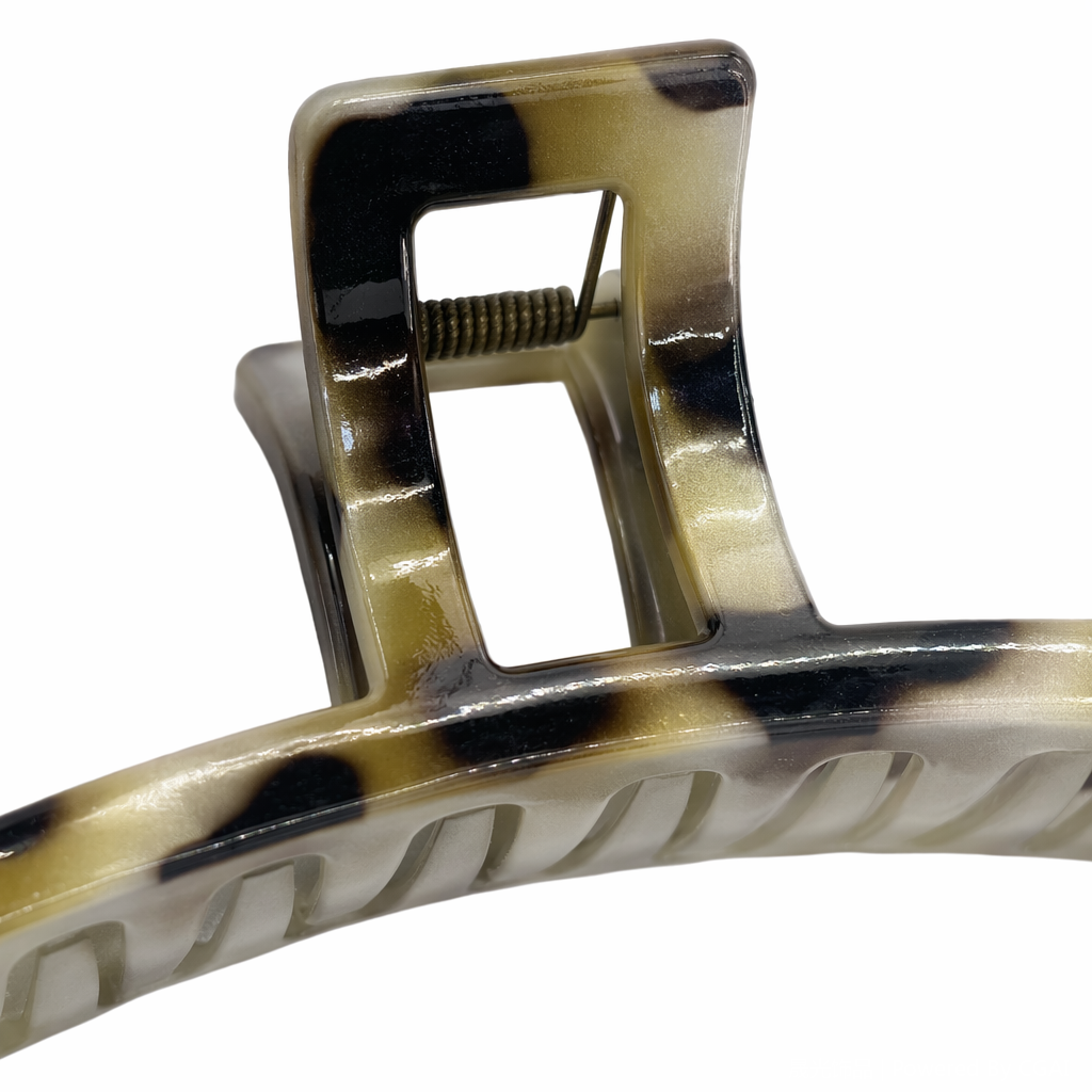 Three types of tortoiseshell patterned large claw clips for ladies, hairpin accessories Application Scenario