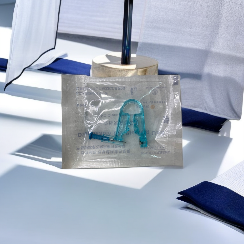 The first-generation ear piercers are disposable and convenient. They are ear piercing tools, ear piercing tools, equipment, ear piercing tool sets, and earrings details Picture