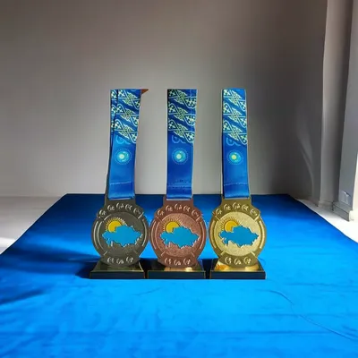 Crystal Trophy Medal Medallion Trophy Medal Medallion Trophy thumbnail