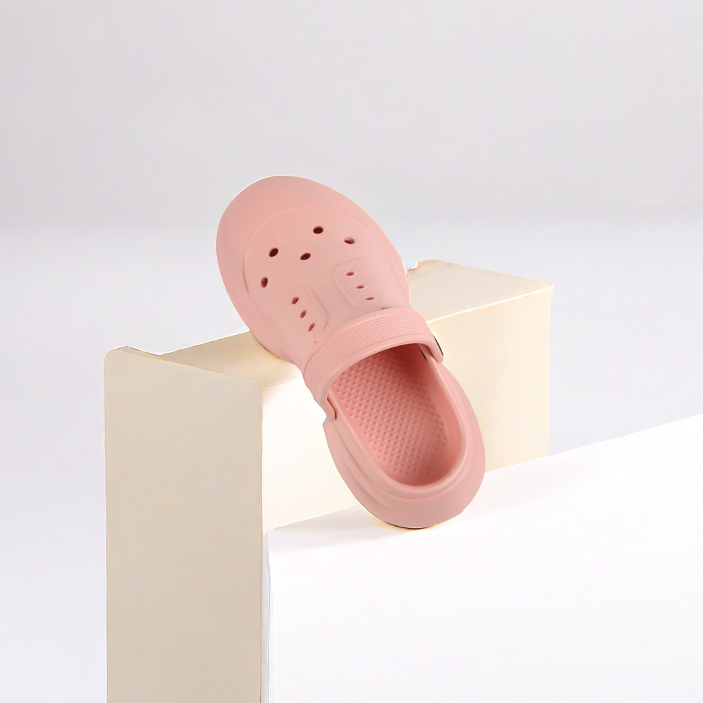 Cute cartoon slippers for men and women, summer indoor home couple slippers Application Scenario