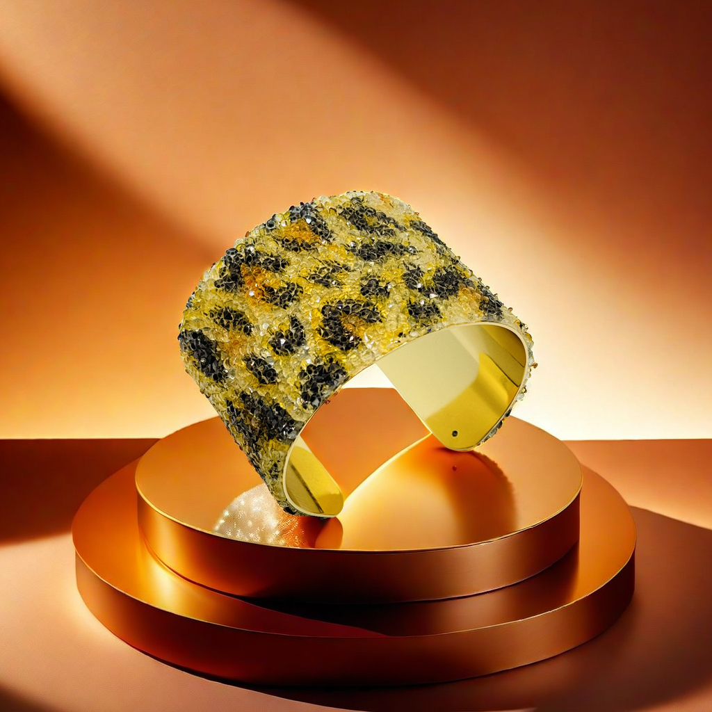 Cross-border e-commerce bestseller: A diamond-encrusted leopard print women's irregular electroplated gold metal bracelet in Europe and America, exuding a strong sense of luxury details Picture