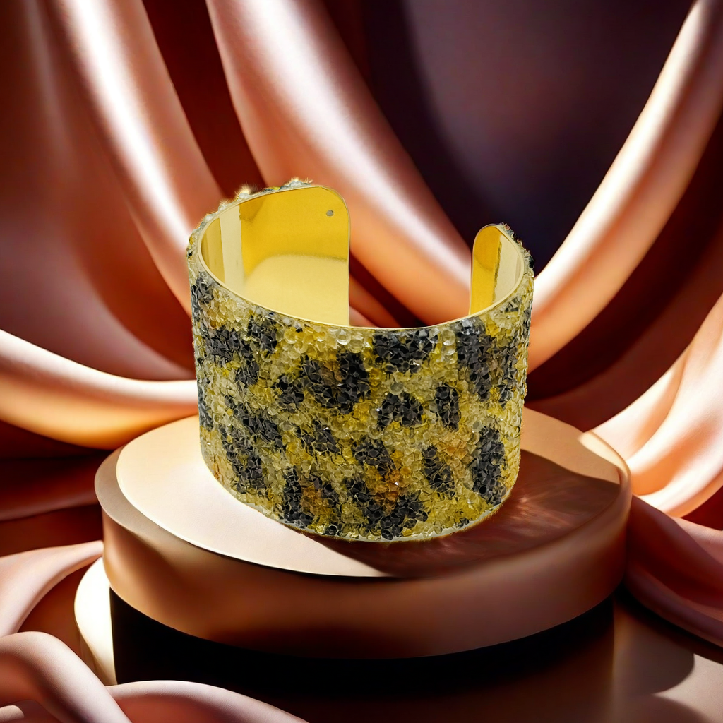 Cross-border e-commerce bestseller: A diamond-encrusted leopard print women's irregular electroplated gold metal bracelet in Europe and America, exuding a strong sense of luxury