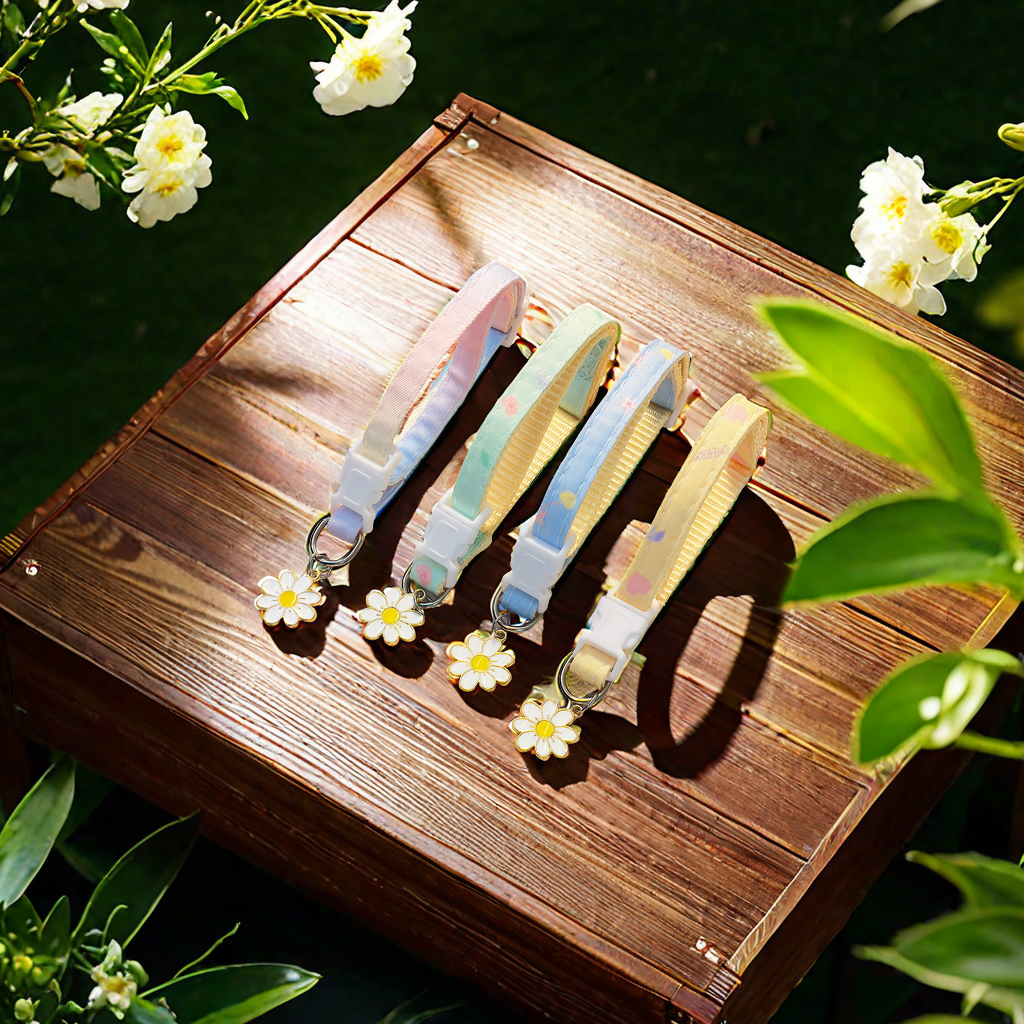 Amazon cross-border pet collars, cat and dog bells, safety clasps, necklaces, fresh and small flower accessories, cute pet supplies