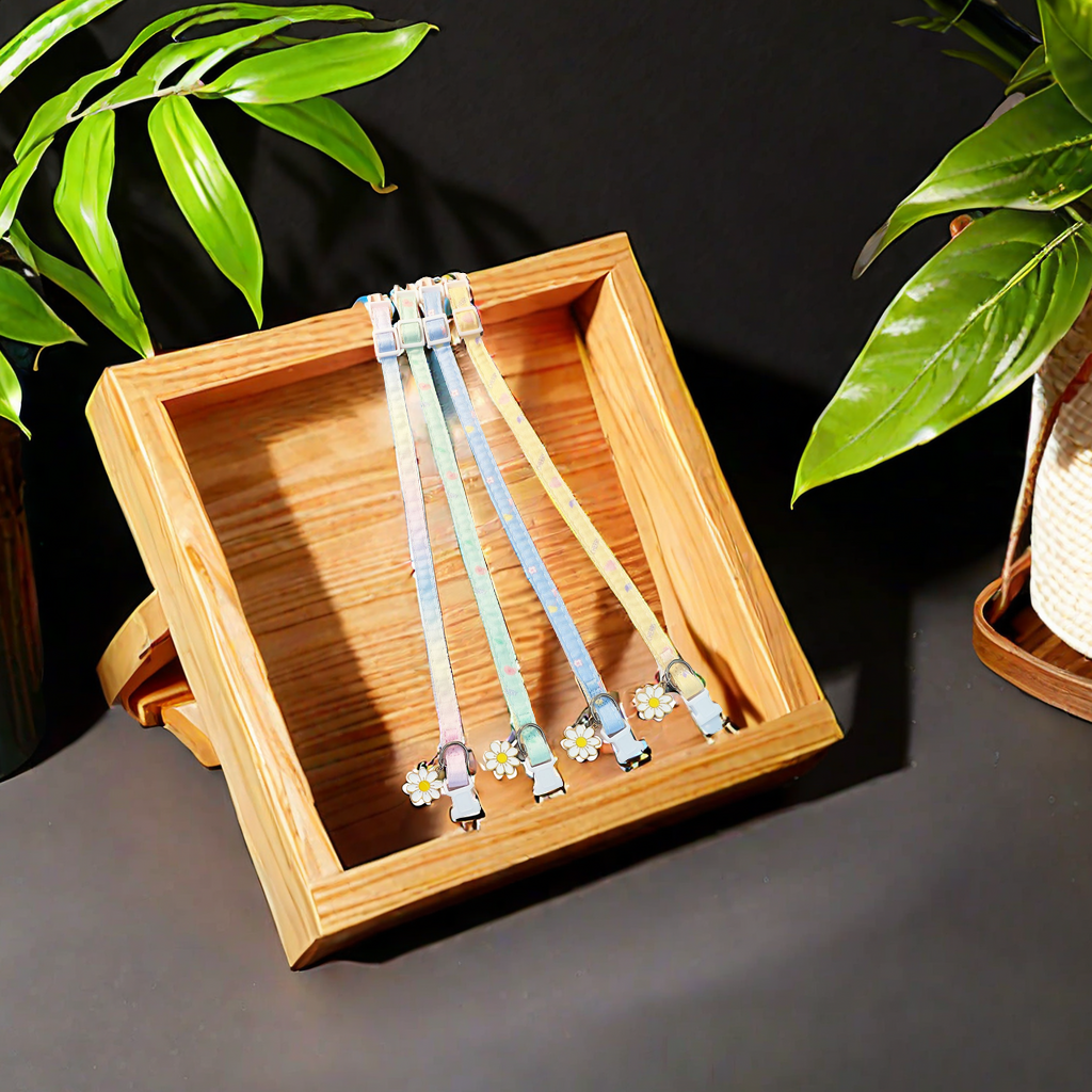 Amazon cross-border pet collars, cat and dog bells, safety clasps, necklaces, fresh and small flower accessories, cute pet supplies details Picture