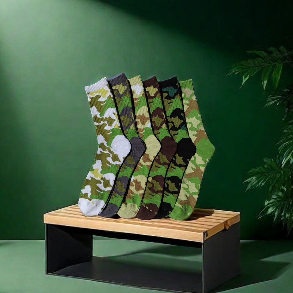 In-stock men's socks, camouflage military green outdoor cycling CS sports mid-calf cotton socks, sweat-absorbing and breathable casual sports cotton socks, comfortable and wear-resistant Item Picture